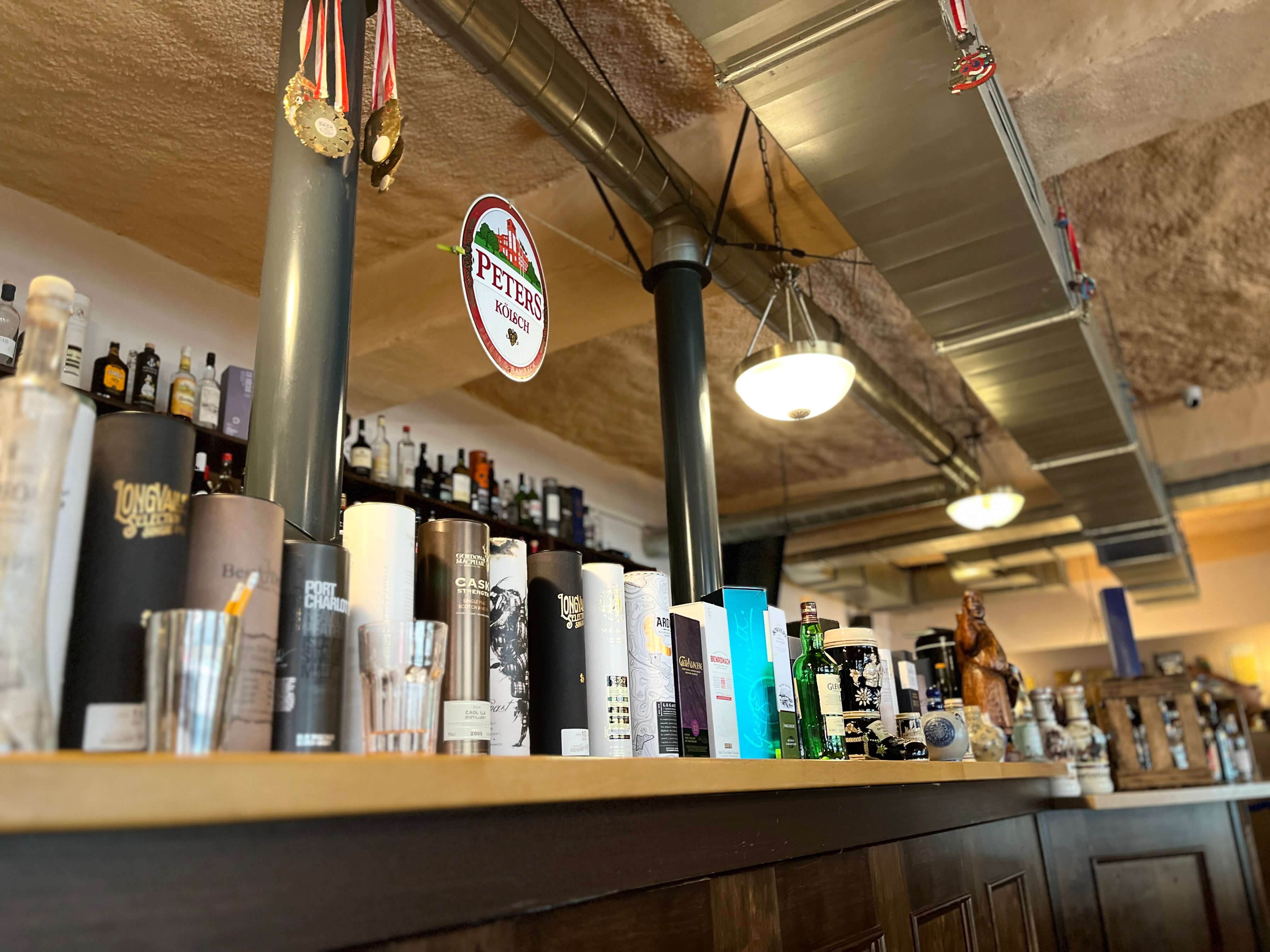 Traditionelle Brauhaustheke mit Zapfanlage